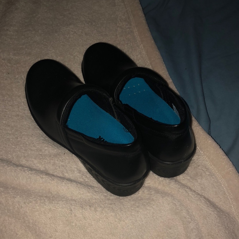 Black, Dr.Scholl’s work mules